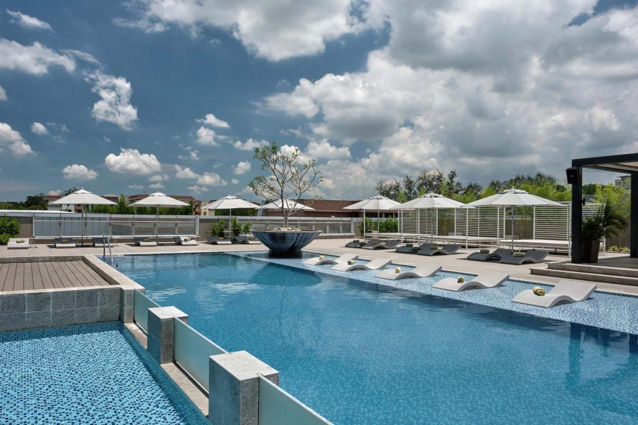Clark Marriott Hotel Mabalacat Экстерьер фото