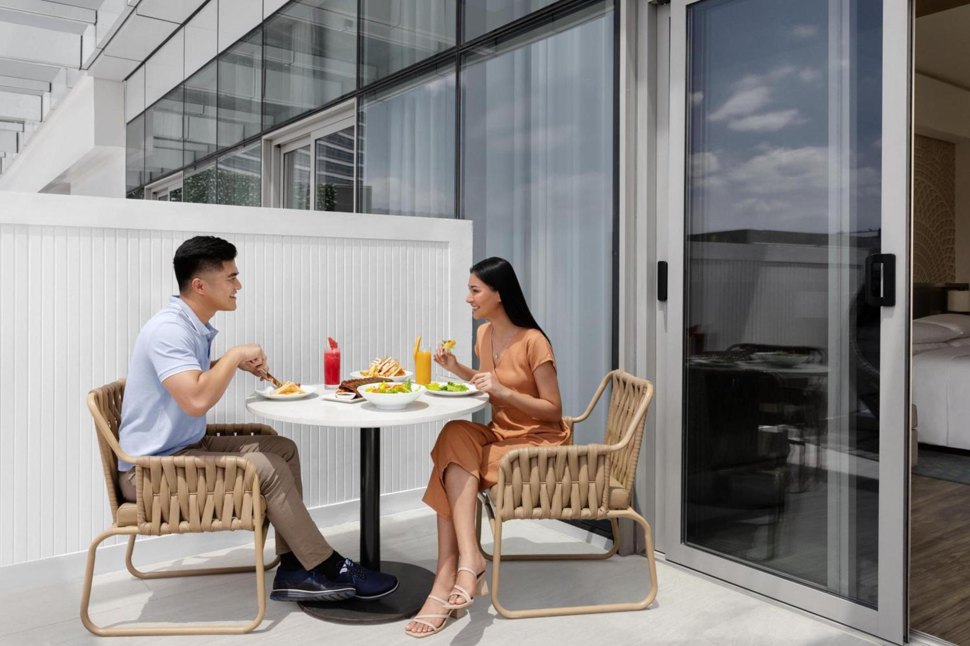 Clark Marriott Hotel Mabalacat Экстерьер фото