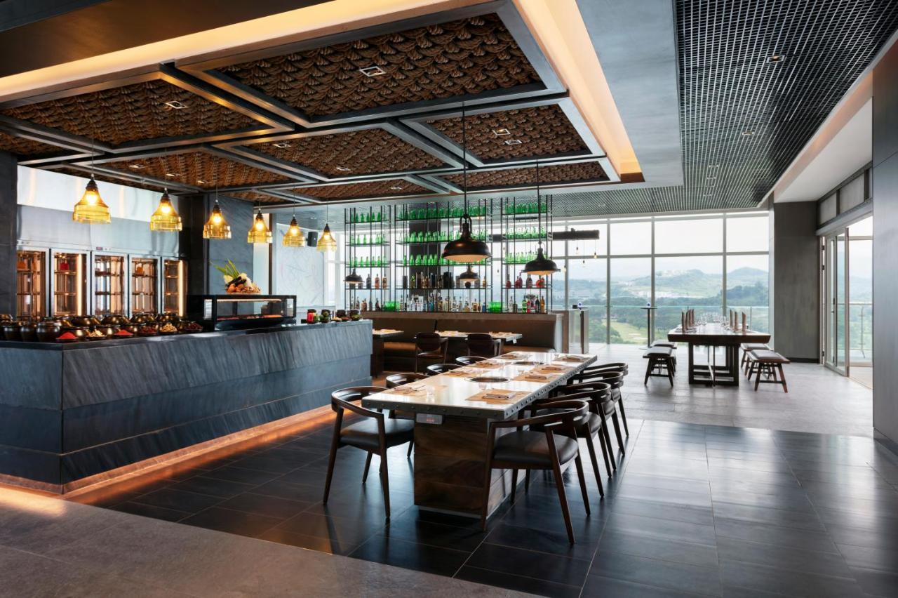 Clark Marriott Hotel Mabalacat Экстерьер фото